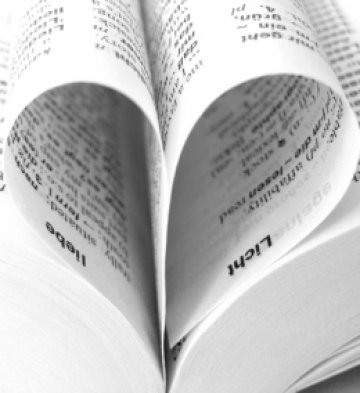 Може да празнувате и любовта към книгите. Какво пък. Снимка: Dreamstime