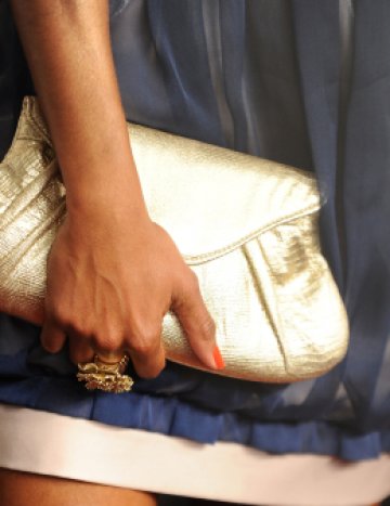 Чантата може да е в тон, а може и да е в контраст. Снимки: Gettyimages/Guliver