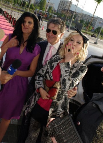 Шарлът, Тузаря и Кари на премиерата в България. Снимки: Арена