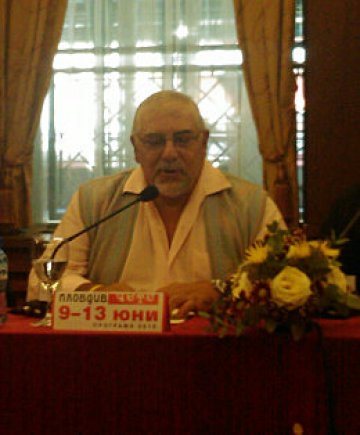 Хорхе Букай разказва притча за щастието и новото начало. Снимка: Tialoto.bg