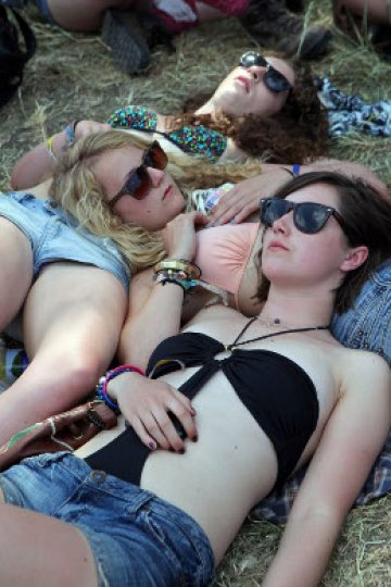 На фестивал се почива ето така. Снимки: GettyImages/ Guliver