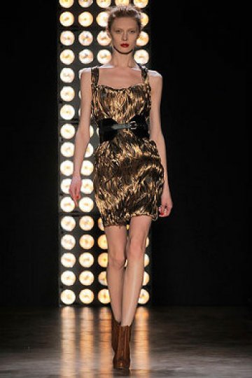 Злато от Sophia Kokosalaki. Снимки: Fashion