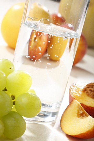 Плодове и вода вместо месо и алкохол против високо кръвно. Снимка: Dreamstime