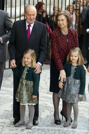 Крал Хуан Карлос и кралица София и инфантите Леонор и София; Снимка: Reuters 