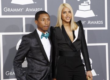 На Фарел не му пука, че Хелън стърчи над него. Снимка: Reuters