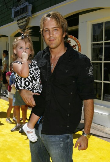 Даниелин с баща си Лари; Снимка: Reuters 