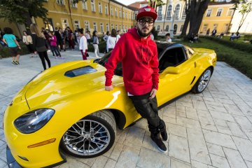 Актриса от Лондон е първата ученическа любов на Криско