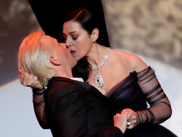 Моника Белучи в акция. Снимка: Reuters