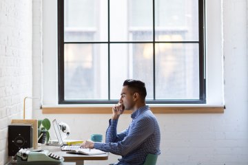 Не трябва да стоим твърде дълго седнали. Снимка: Pexels