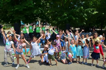 Стотици деца спортуваха и се забавляваха с родители по време на Детска игриада