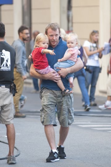 Гай и дъщерите му; Снимка:  Splash News