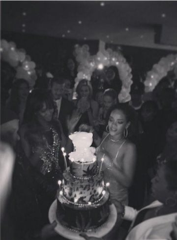 Риана и Наоми Кембъл на преден план; Снимка: Instagram