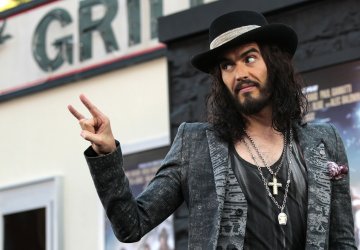 Ръсел Бранд е най-верният фен на кралицата. Снимка: Reuters