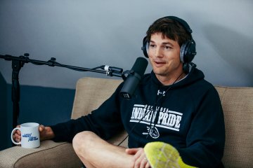 Снимка: armchairexpertpod.com