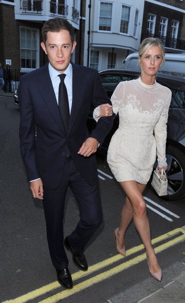 Ники и мъжът ѝ; Снимка;splashnews.com