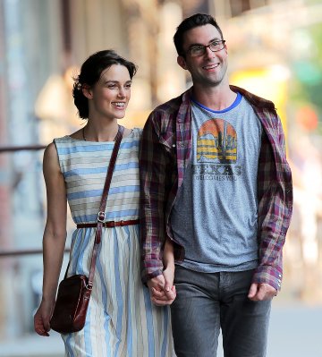 Кийра и Адам, ръка за ръка; Снимка: Spash News