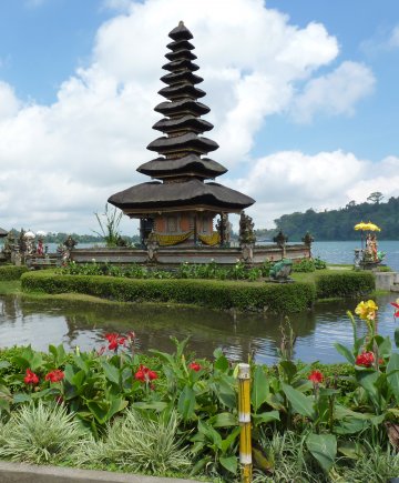 Храмът Пура Братан. Снимка: П. Стоев