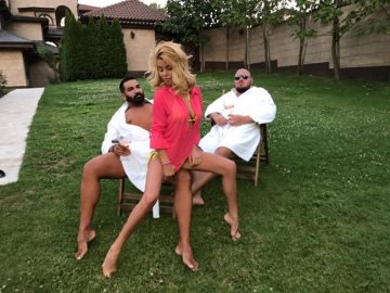 Василева и Гущеров на заден план. Снимка: Facebook