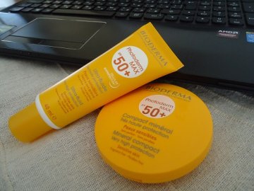 Слънцезащитен флуид за лице Photoderm Max SPF 50+ и слънцезащитна минерална пудра за лице Photoderm Max SPF 50+ Снимка: Люба Вангелова 