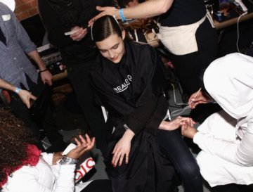 Wes Gordon FW 2014 backstage Снимка: Getty