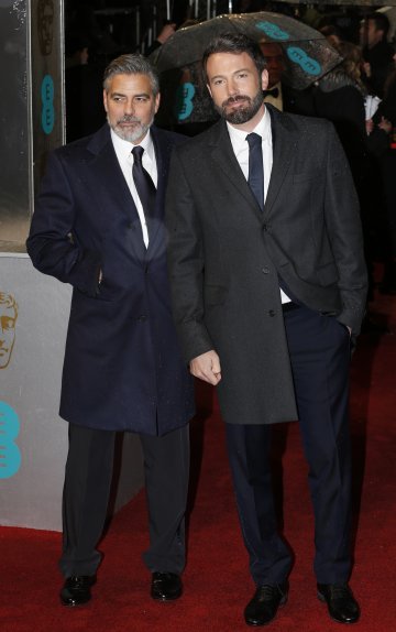 Джордж Клуни и Бен Афлек на наградите БАФТА; Снимка: Reuters
