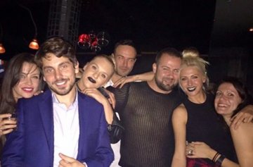 Диляна е вляво, а Парашкев отзад, най-вдясно; Снимка: Facebook