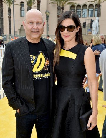 Сандра с продуцентa на "Миньоните"; Снимка: Getty Images