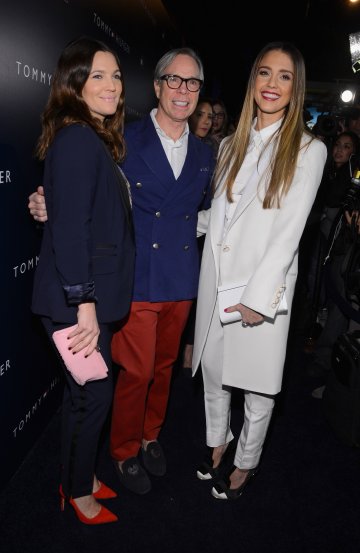 Томи Хилфигер с Дрю Баримор и Джесика Алба; Снимка: Getty Images