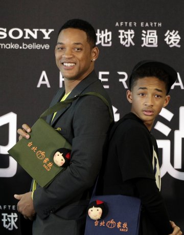 Уил и синът му Джейдън; Снимка: Reuters