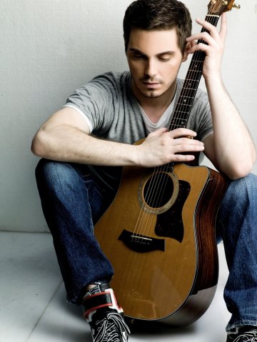 Подготвят грандиозна сцена за Михалис Хаджиянис