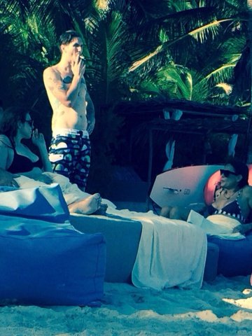 Деми релаксира с Шон в Мексико. Splash news