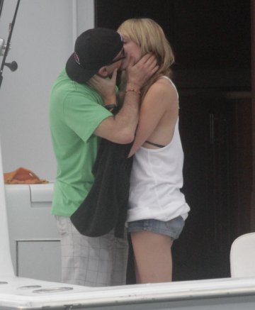 Чарли страстно целува Брет, Снимка: Splash news