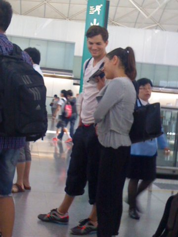 Аштън и Мила на летището; Снимка: Splash News