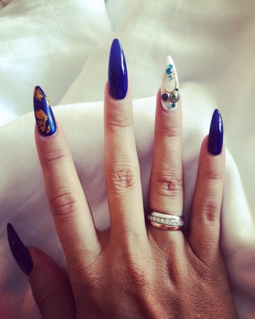 Чар или бедствие: Маникюрът на Антония Петрова