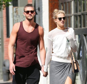 Снимка; Splash News