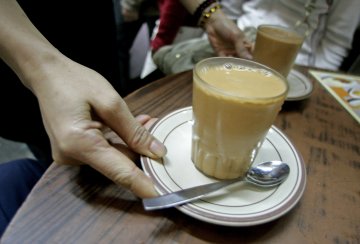 Чаша топло мляко - да. Снимка: Reuters