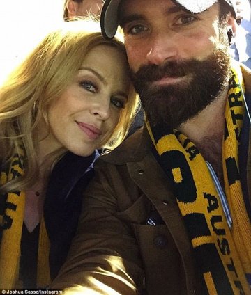 Снимка; Instagram