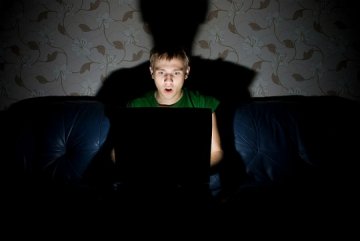 Истински истории за травмите от порнографията