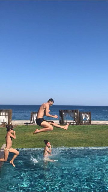 Снимки: Facebook