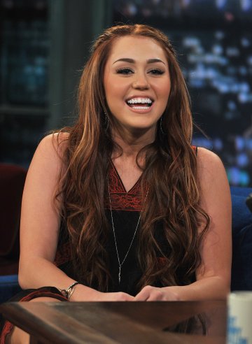 Майли Сайръс ще обикаля света