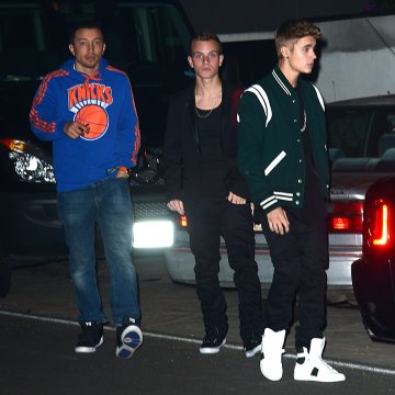 Джъстин на път към циганското парти на Селена. Снимка: Splash news