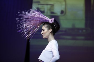 Яна Грудева като модел на коафьорско шоу. Снимка: Stephan