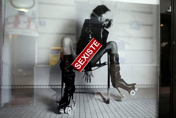 Скандалните билбордове. Снимки: Reuters