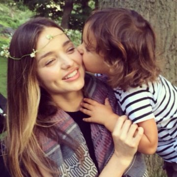 Миранда Кер и синът ѝ Флин; Снимка: Instagram