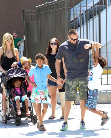 Хайди, Марти и децата ѝ; Снимка: Splash News