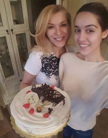 Гала с дъщеря си Мари; Снимка: Facebook