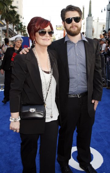 Джак Озбърн с "новоизлюпената" баба Шанън. Снимка: Reuters 