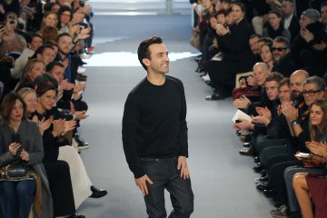 Никола Гаские след дебютната си колекция за Louis Vuitton Снимка: Reuters