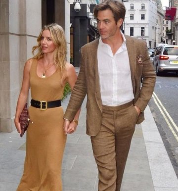 Крис с гаджето си - актрисата Анабел Уолис; KrisСнимка: Splash