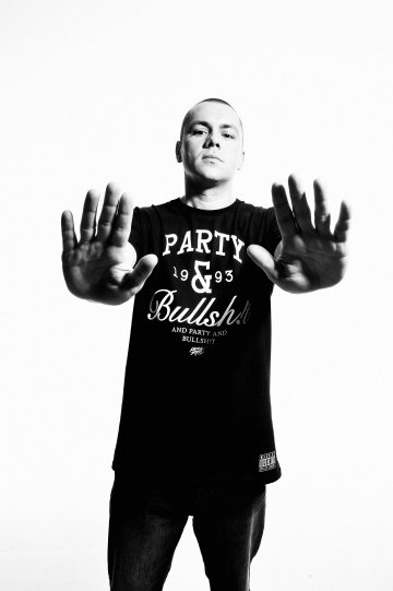 Ицо Хазарта, Снимка: Facing The Sun